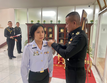 พิธีประดับเครื่องหมายยศให้กับนายทหารสัญญาบัตรที่ได้รับการเลื่อนยศสูงขึ้น