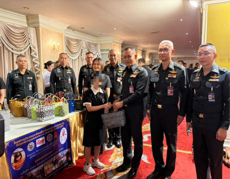 พิธีรับมอบเงินสนับสนุนโครงการประกอบอาชีพเสริมเพิ่มรายได้แก่กำลังพล ทบ.