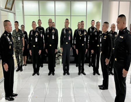 พิธีประดับเครื่องหมายยศให้กับนายทหารประทวนเลื่อนฐานะเป็นนายทหารสัญญาบัตร
