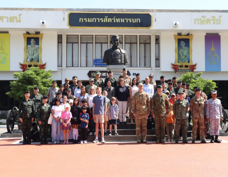 ต้อนรับคณะฑูตทหารและครอบครัว