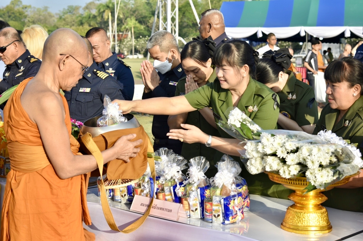 เข้าร่วมงานวันสำคัญทางพระพุทธศาสนาแห่งชาติ 